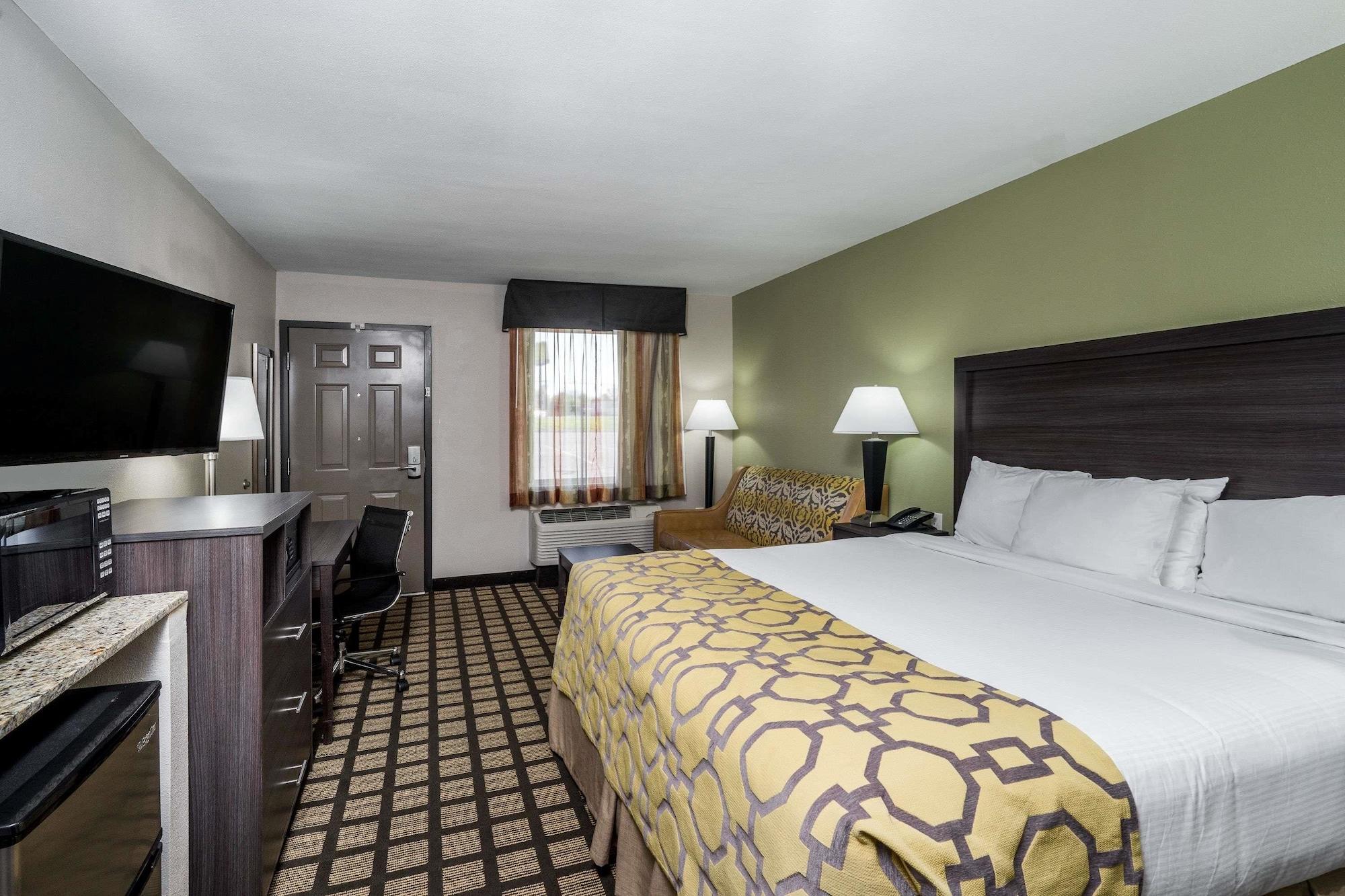 Baymont By Wyndham Clarksville Exterior photo