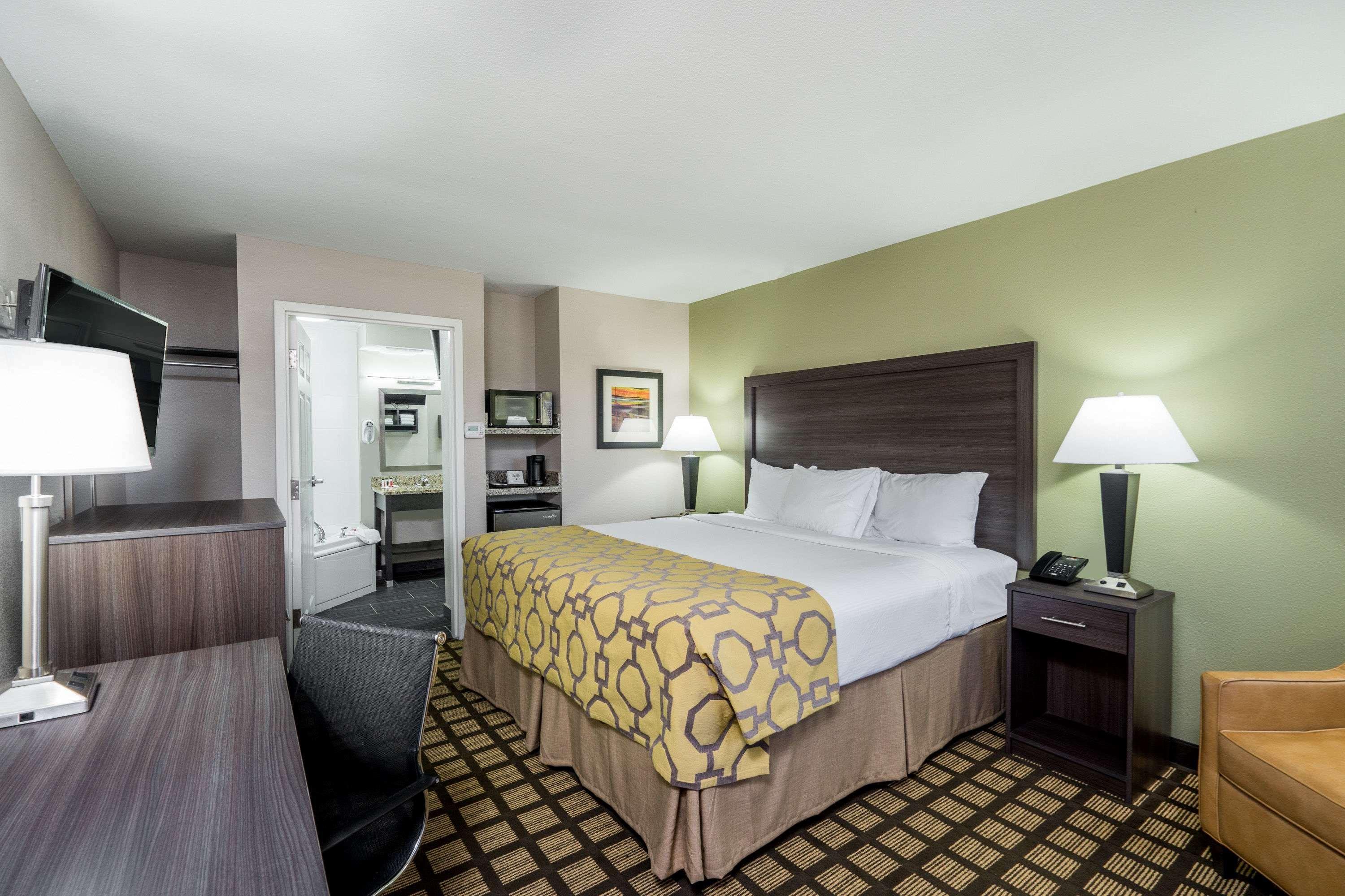 Baymont By Wyndham Clarksville Exterior photo