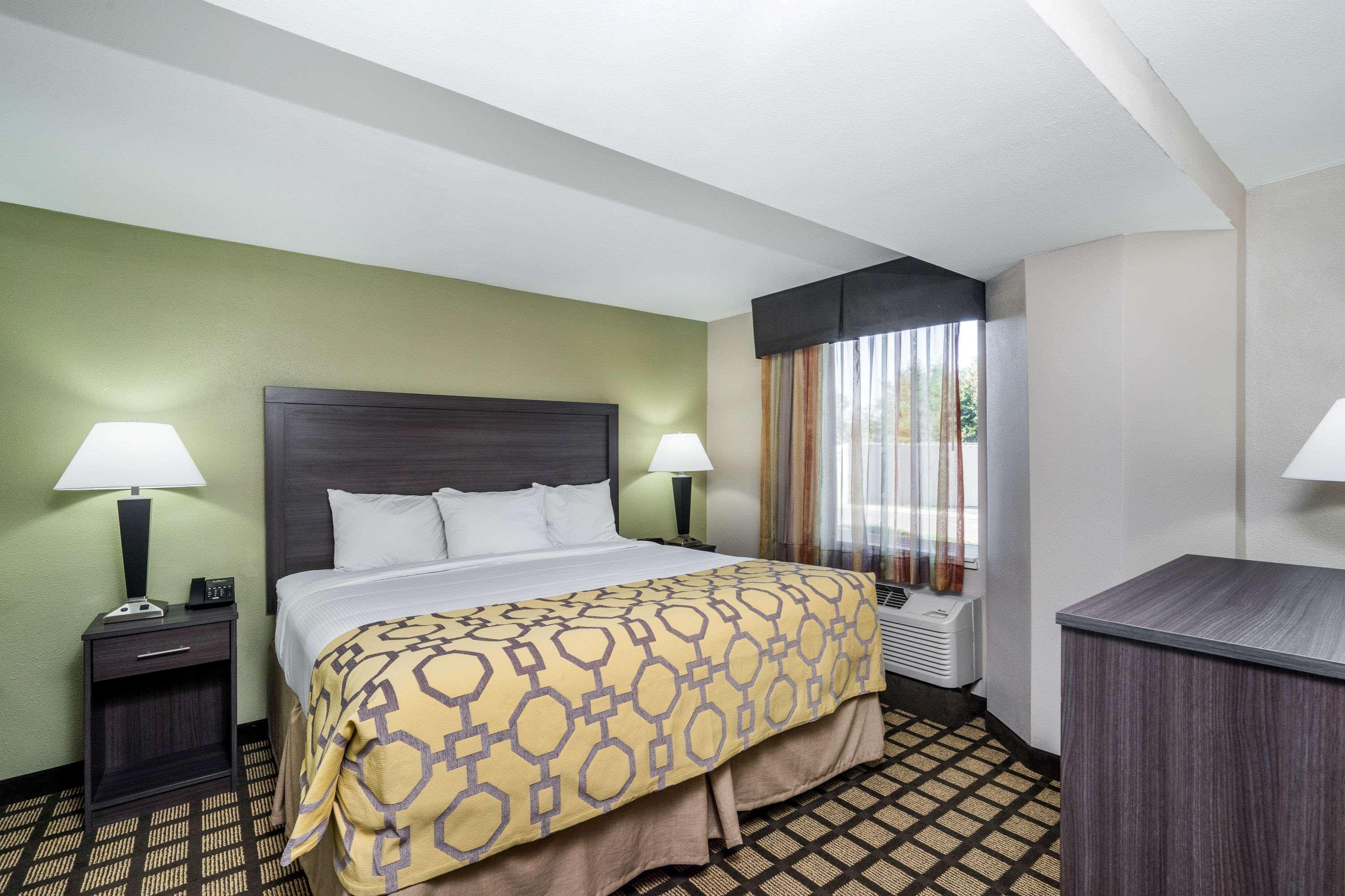 Baymont By Wyndham Clarksville Exterior photo