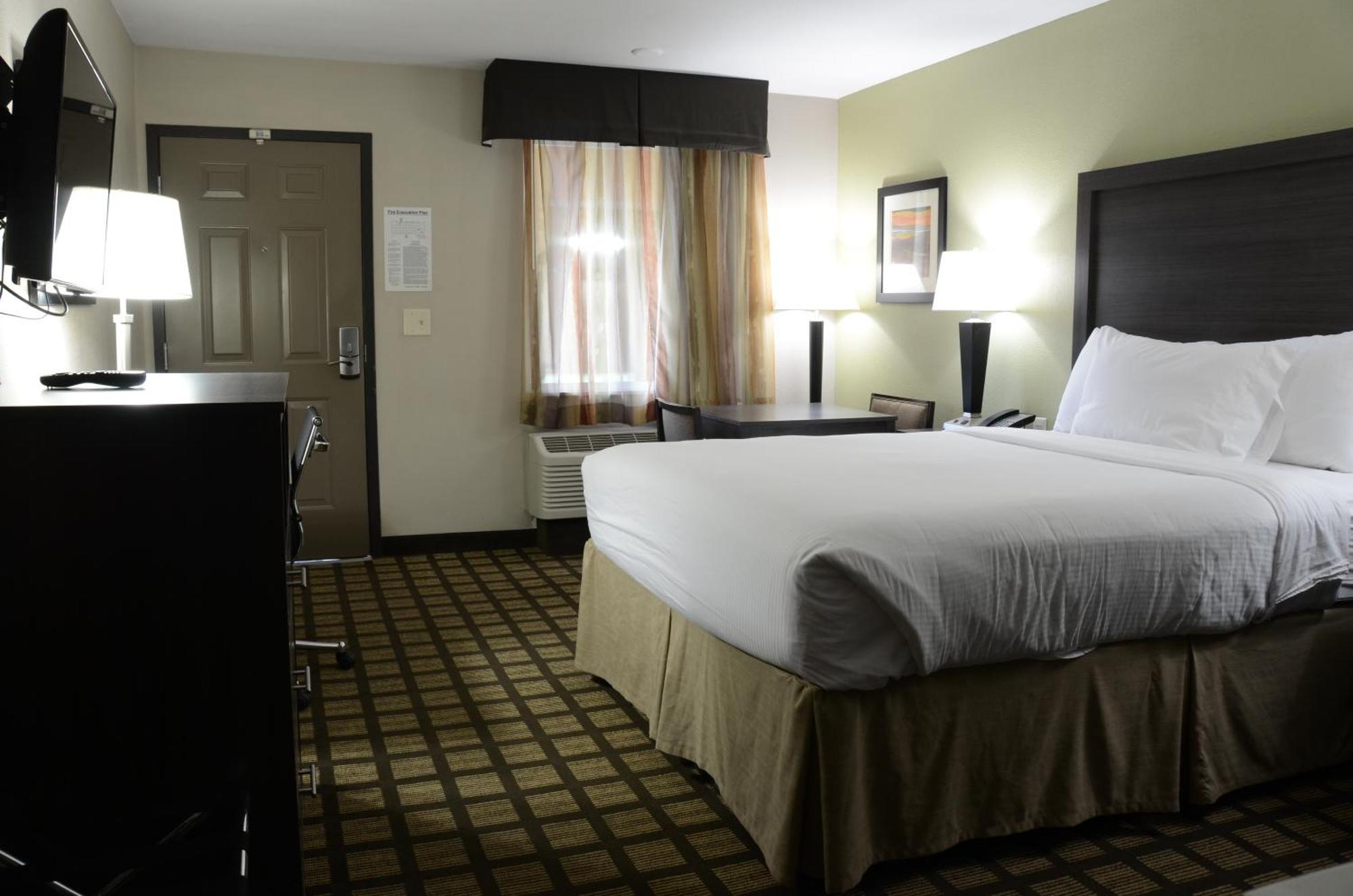 Baymont By Wyndham Clarksville Exterior photo